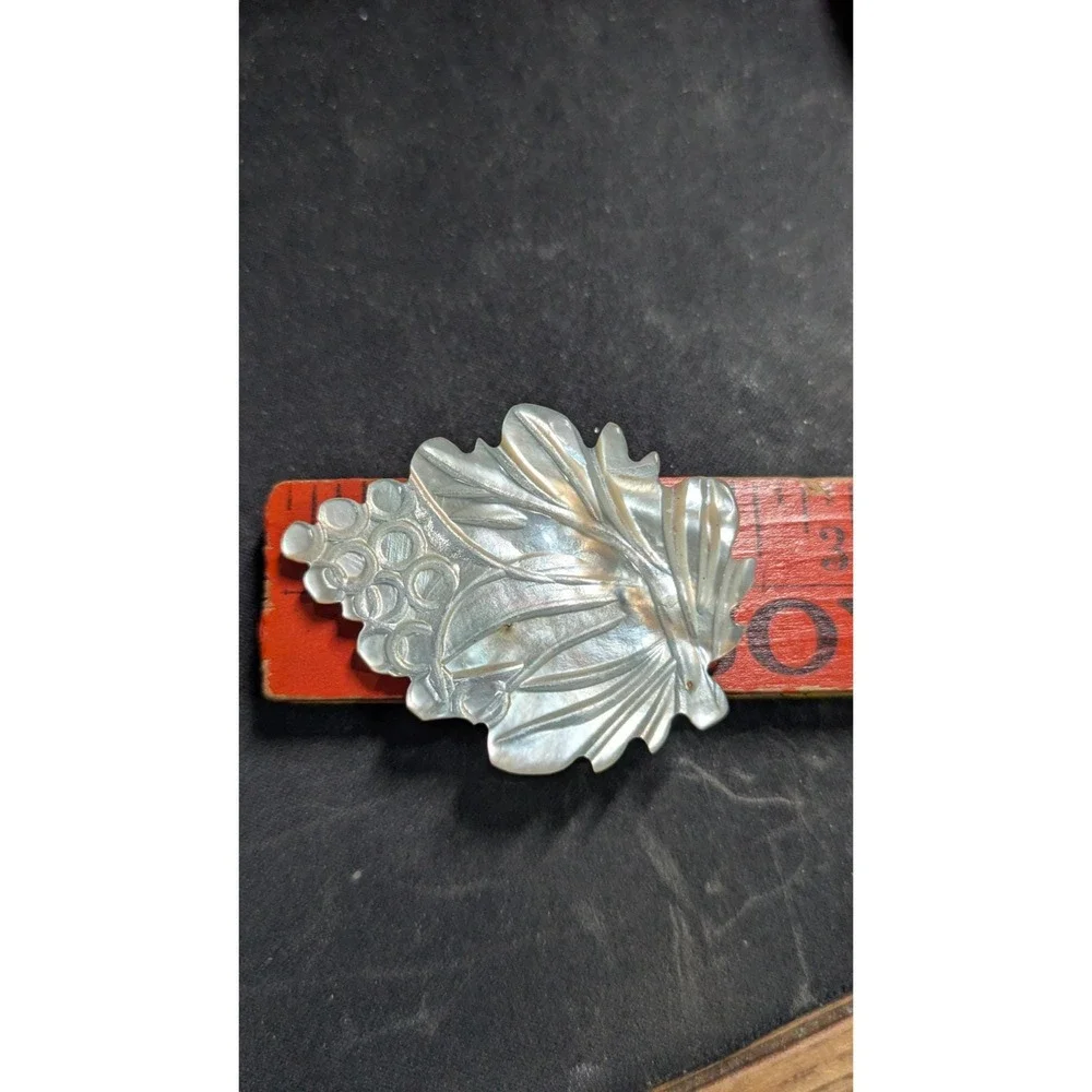 Vintage‎ Hand Carved Mother of Pearl Shell Leaf Berry Fur Clip Iridescent 2 Inch